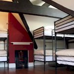 Hen : Standard Accommodation Hen : Standard Accommodation