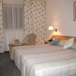 Hen : Superior Accommodation Hen : Superior Accommodation