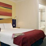 Hen : Superior Accommodation Hen : Superior Accommodation