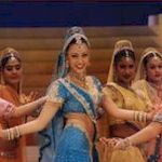 Hen : Bollywood Dancing Hen : Bollywood Dancing