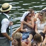Hen : Chauffeured Punt