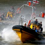 Hen : Speed Boat Ride