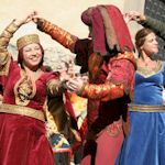 Hen : Medieval Dancing
