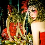 Hen : Fun, Frills and Flounce