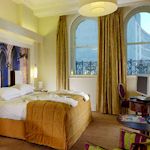 Hen : Health Spa, Shopping, Luxury Deluxe